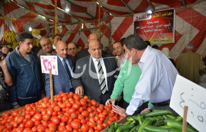 جوله ميدانيه لمحافظ الدقهليه يتفقد منافذ السلع